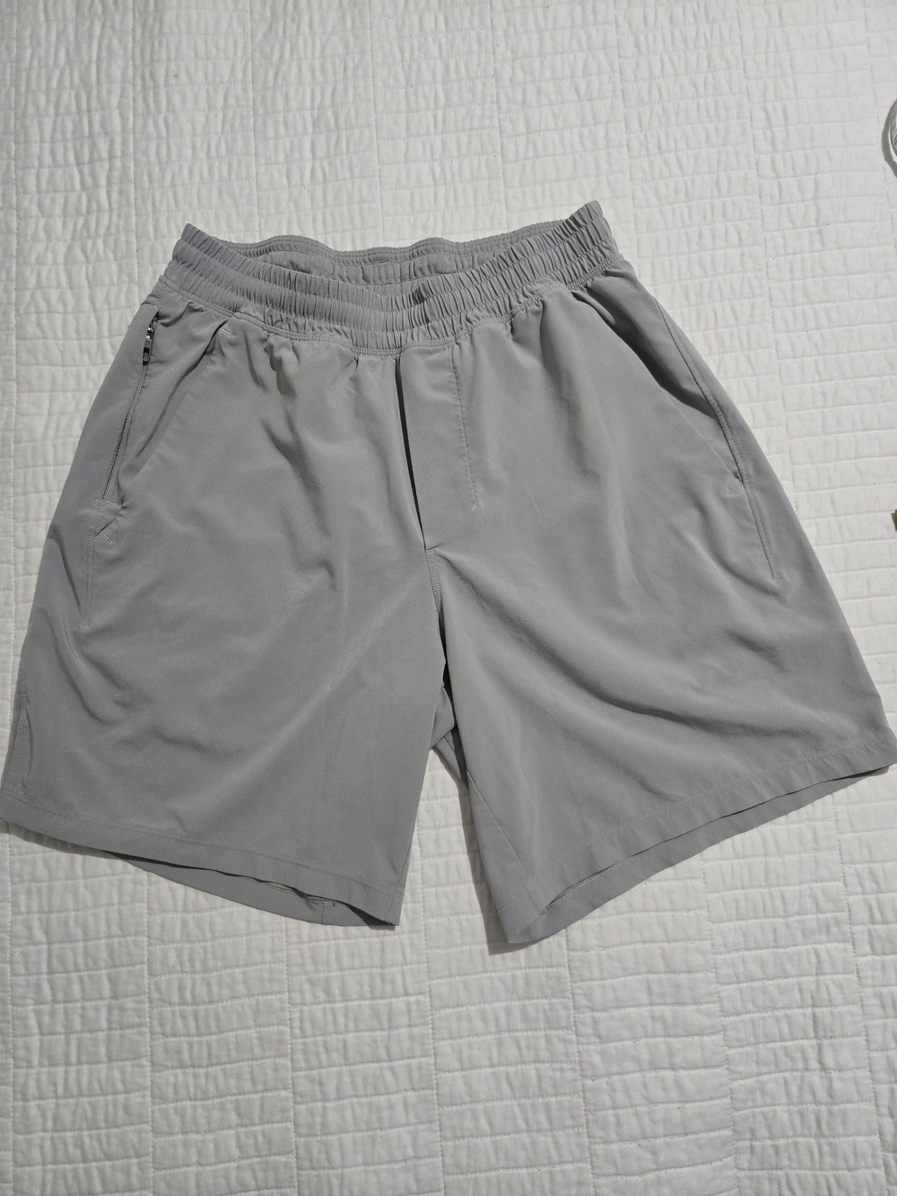 lululemon athletica Men's Light Gray Athletic Shorts - Picture 2 of 7